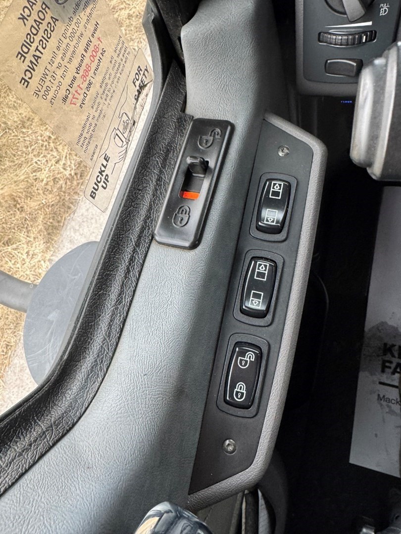 2017 MACK CXU613 - USED TRUCKS SLEEPER - image 13